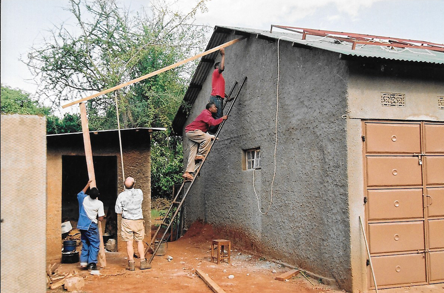 Hilfswerk Bassotu - Mwanga - Instalation Solaranlage