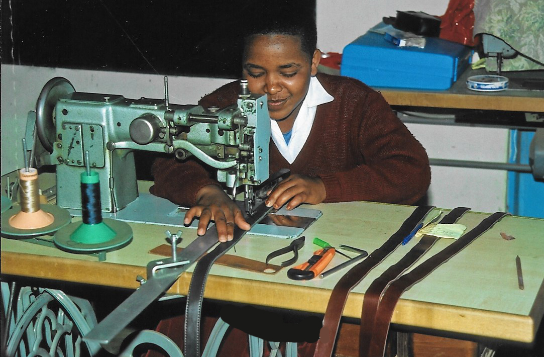 Hilfswerk Bassotu - Katesh Handwerkerschule Lederverarbeitung