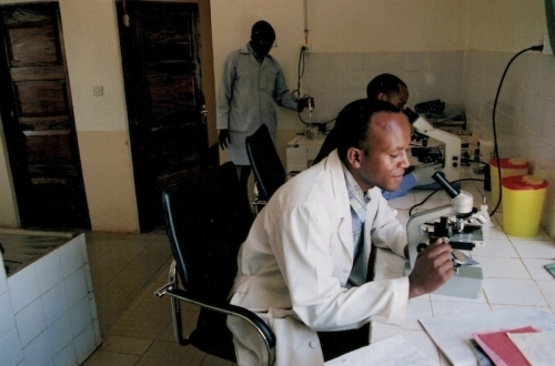 Hilfswerk Bassotu - Mwanga Spital Labor
