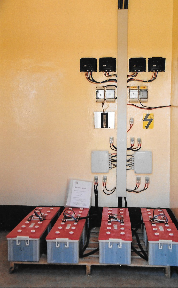 Hilfswerk Bassotu - Mwanga Dispensary Solaranlage Verteiler